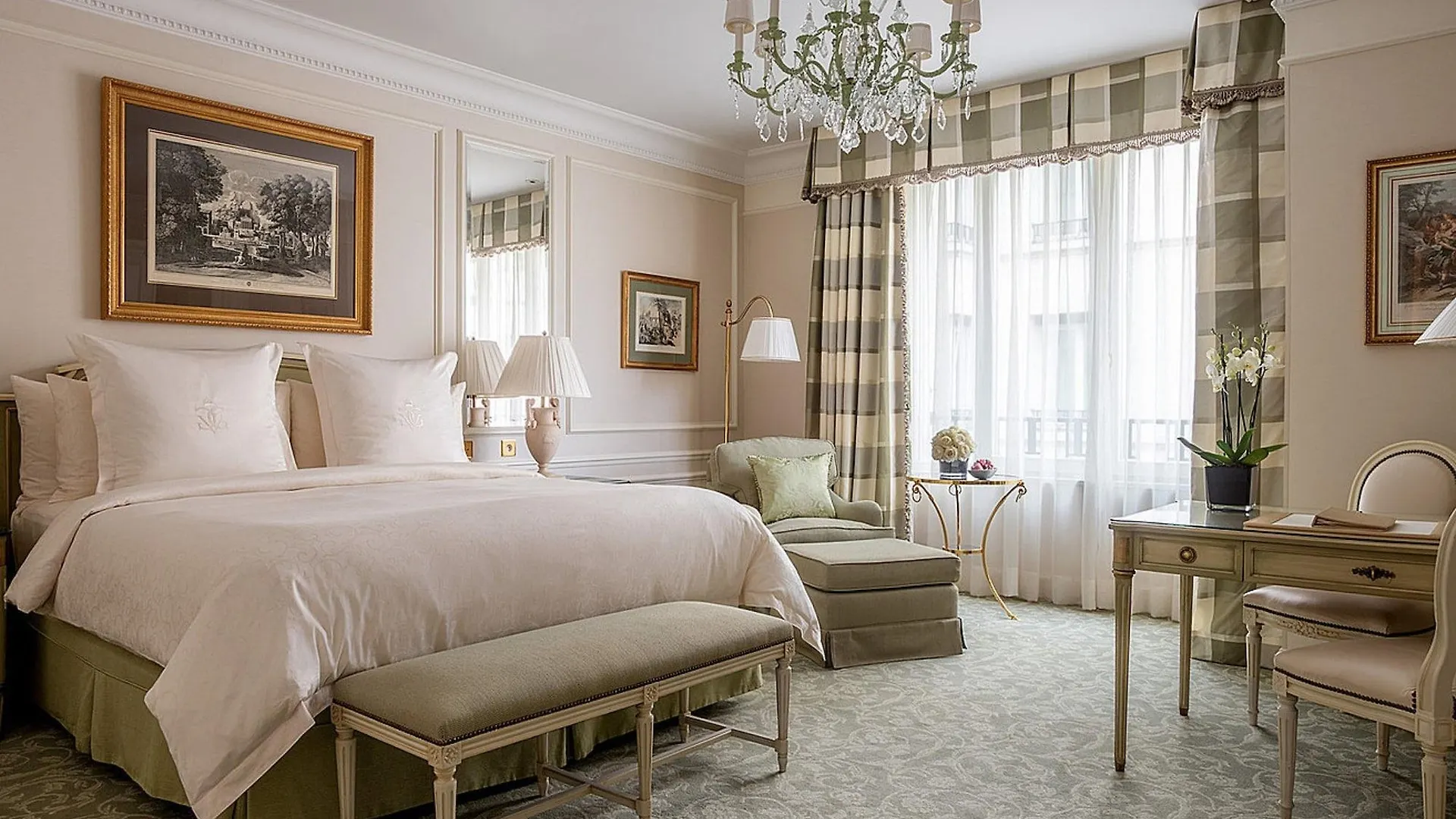 Four Seasons George V 5*