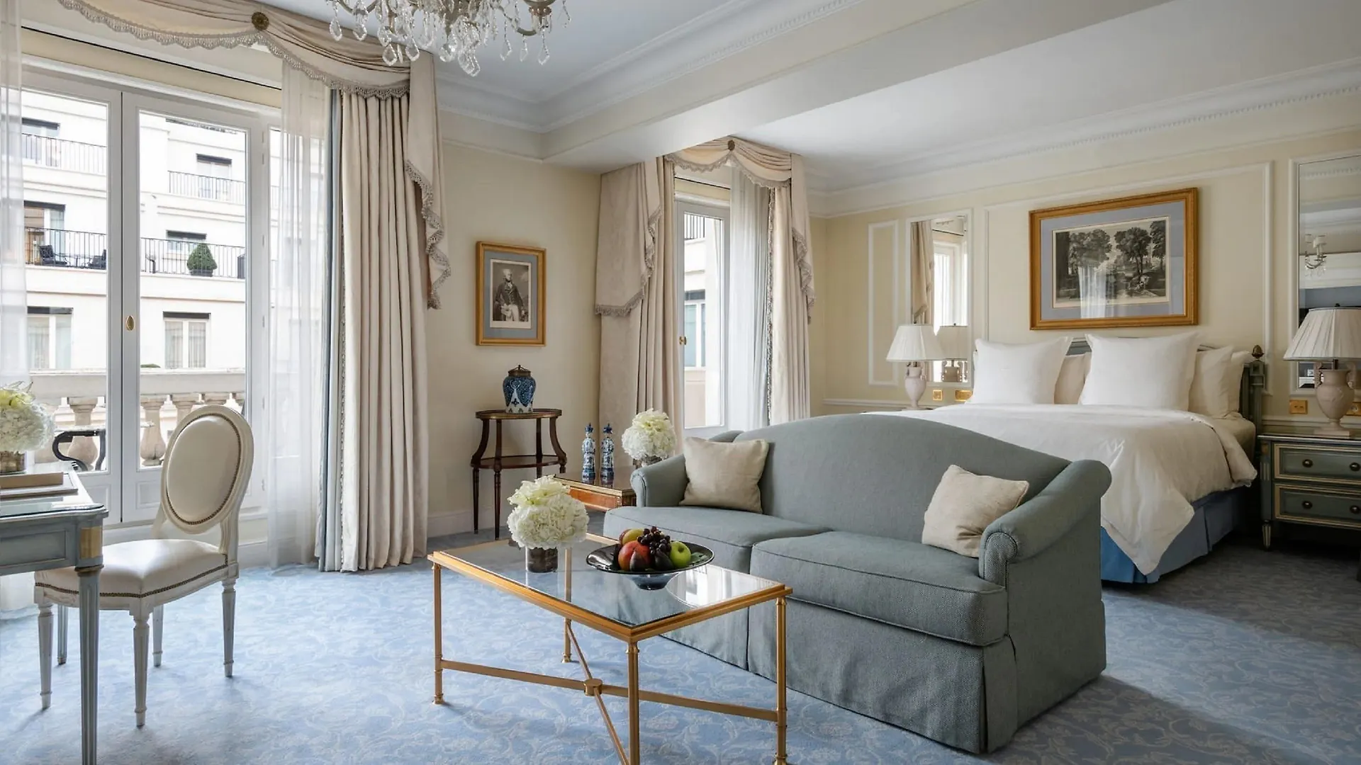 Four Seasons George V 5* פריז