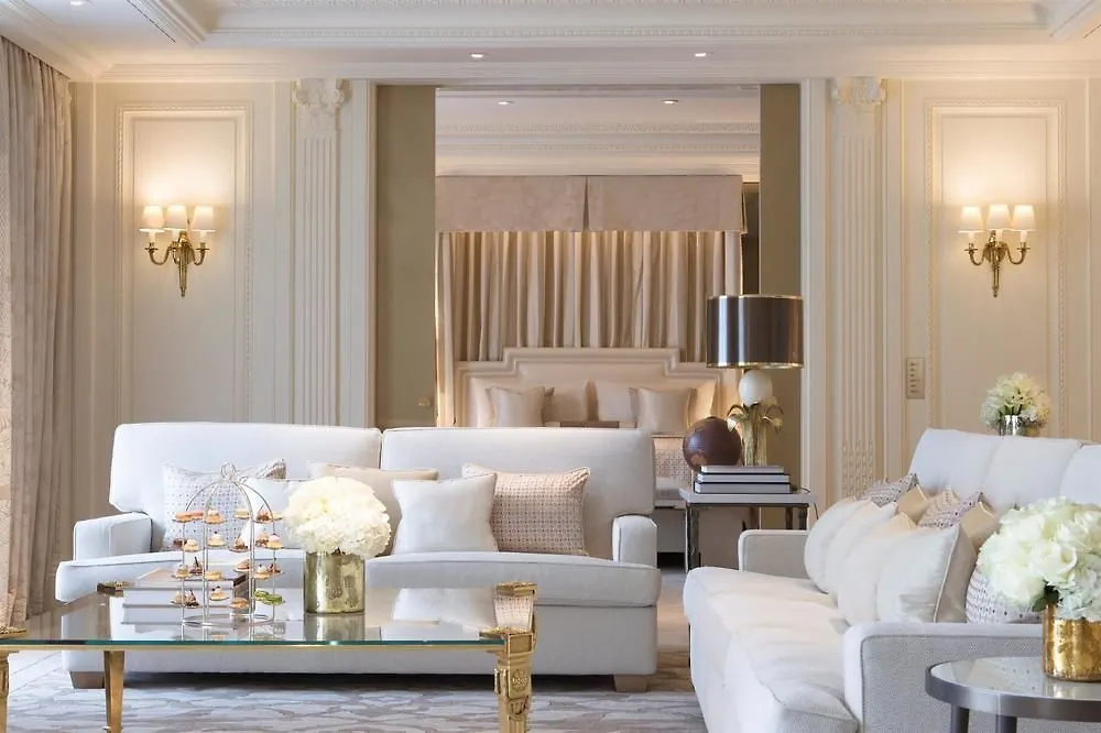 Four Seasons George V 5* פריז