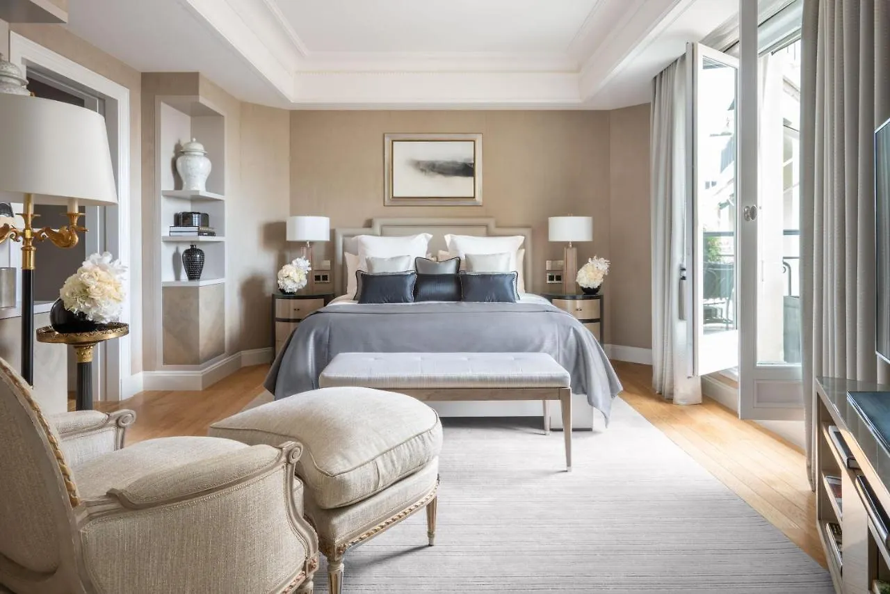Four Seasons George V 5* פריז