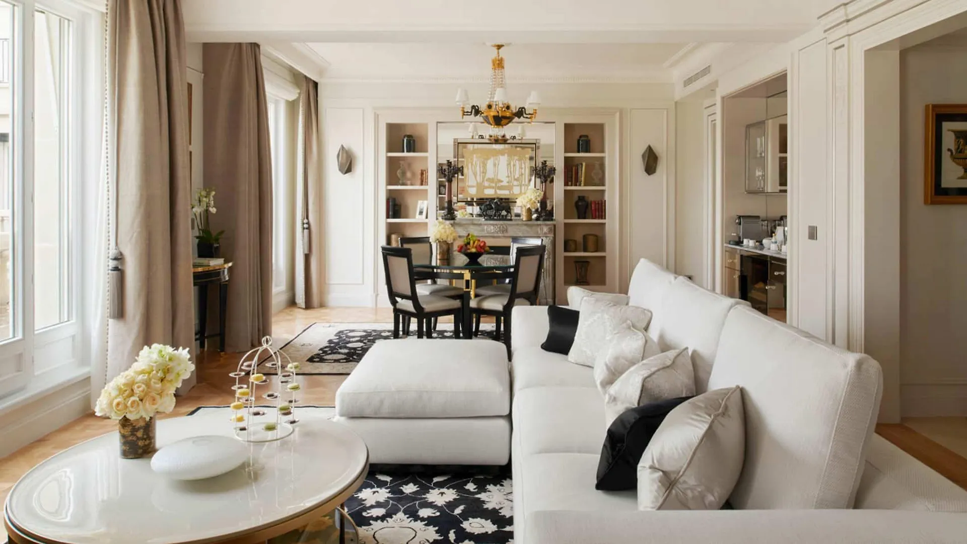 Four Seasons George V מלון 5*